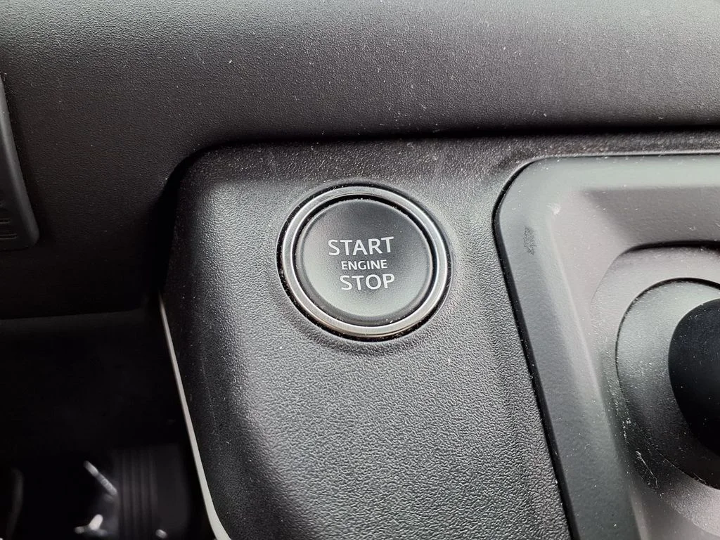 Used 2025 White Land Rover S image 9