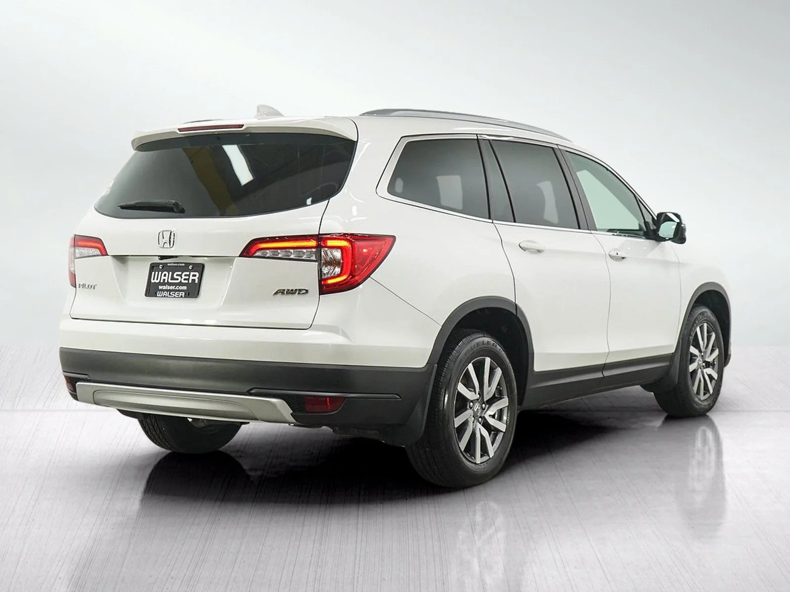 Used 2022 Platinum White Pearl Honda Black Edition image 5