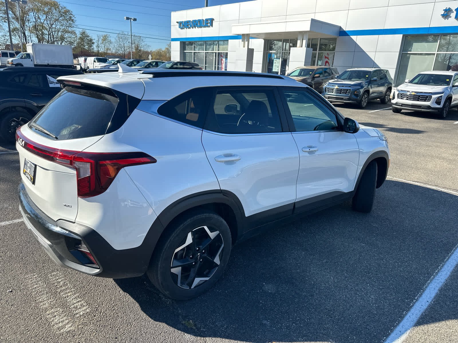 Used 2024 Snow White Pearl Kia EX image 2