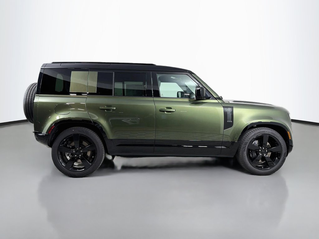 New 2026 Woolstone Green Land Rover X-Dynamic SE image 4