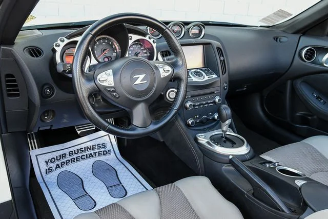 Used 2014 White Nissan Touring image 22