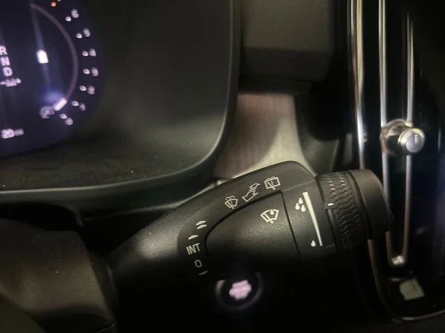 Used 2025 Onyx Black Metallic Volvo B5 Plus Bright Theme image 21