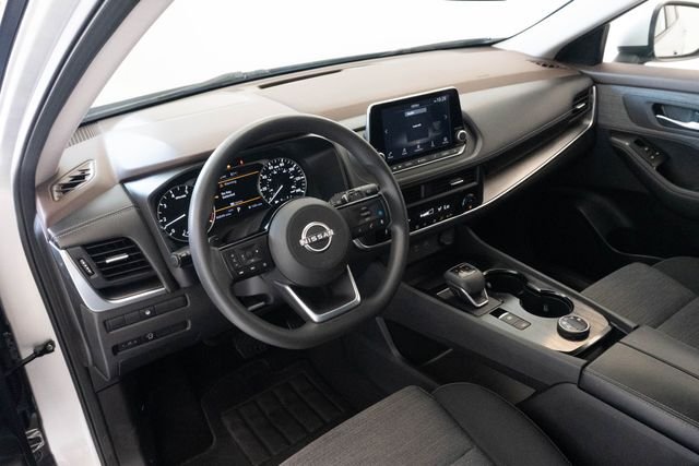 Used 2023 Silver Nissan SV image 4