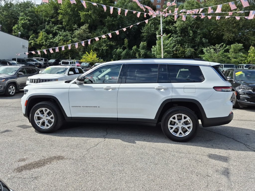 Used 2023 White Jeep Limited image 11