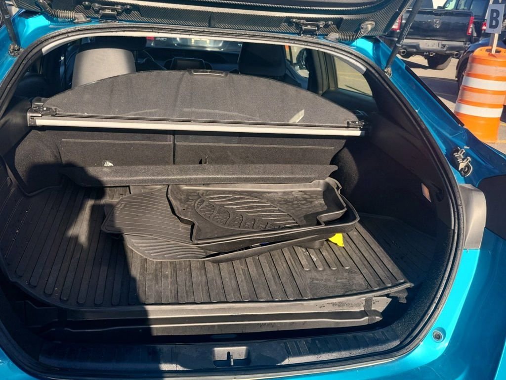 Used 2017 Blue Toyota Advanced image 3