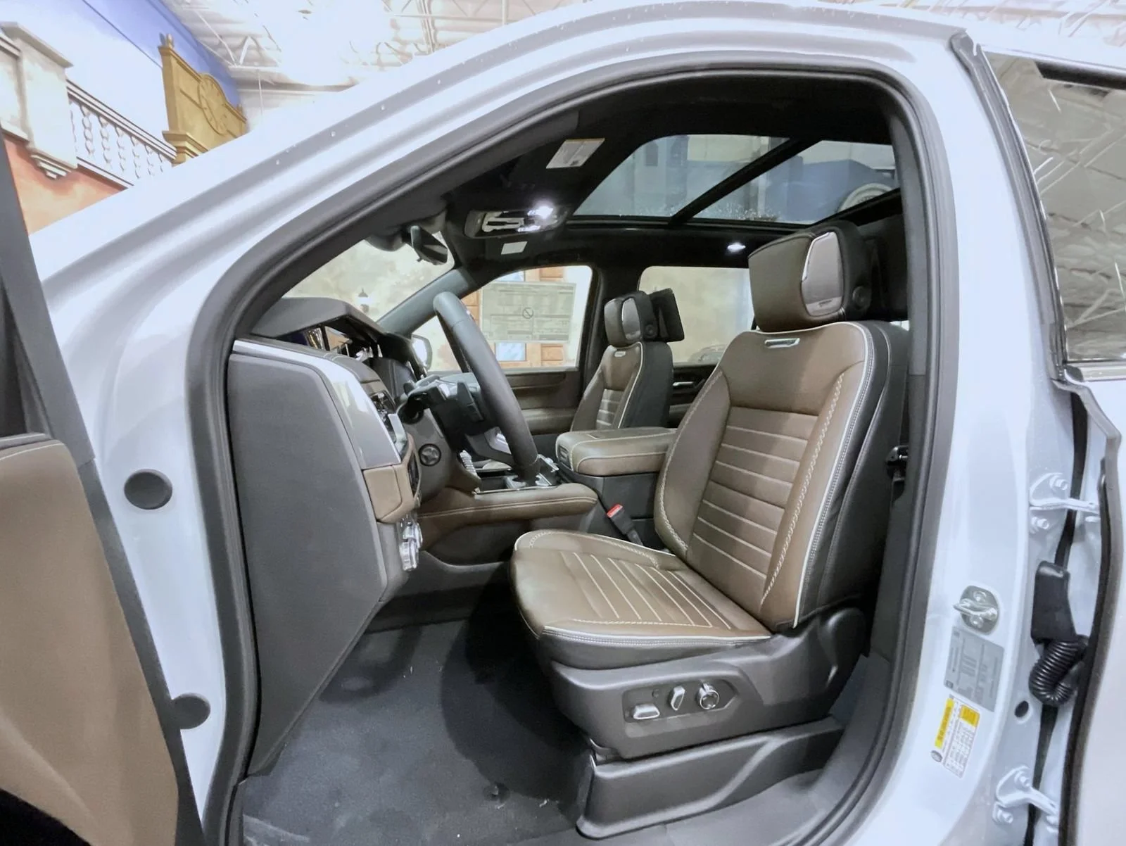 2026 GMC Yukon XL Denali Ultimate - Photo 10