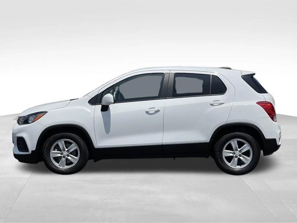 Used 2022 White Chevrolet LS image 8