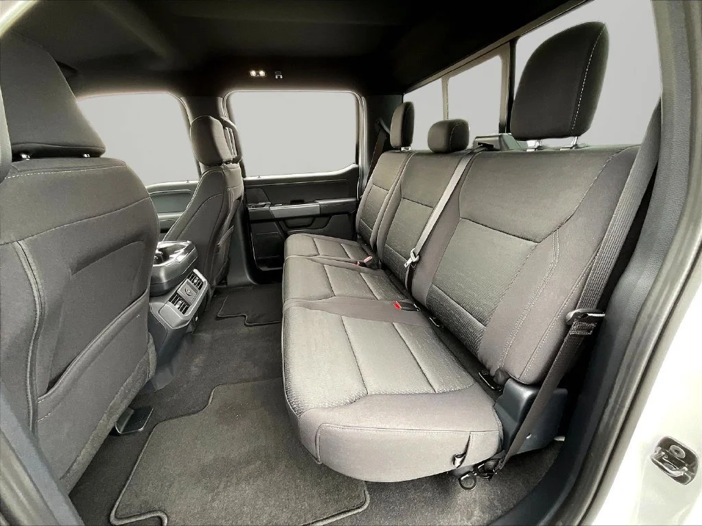 New 2026 Oxford White Ford XLT image 32