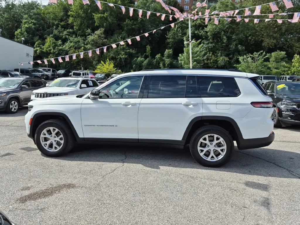 Used 2023 White Jeep Limited image 11
