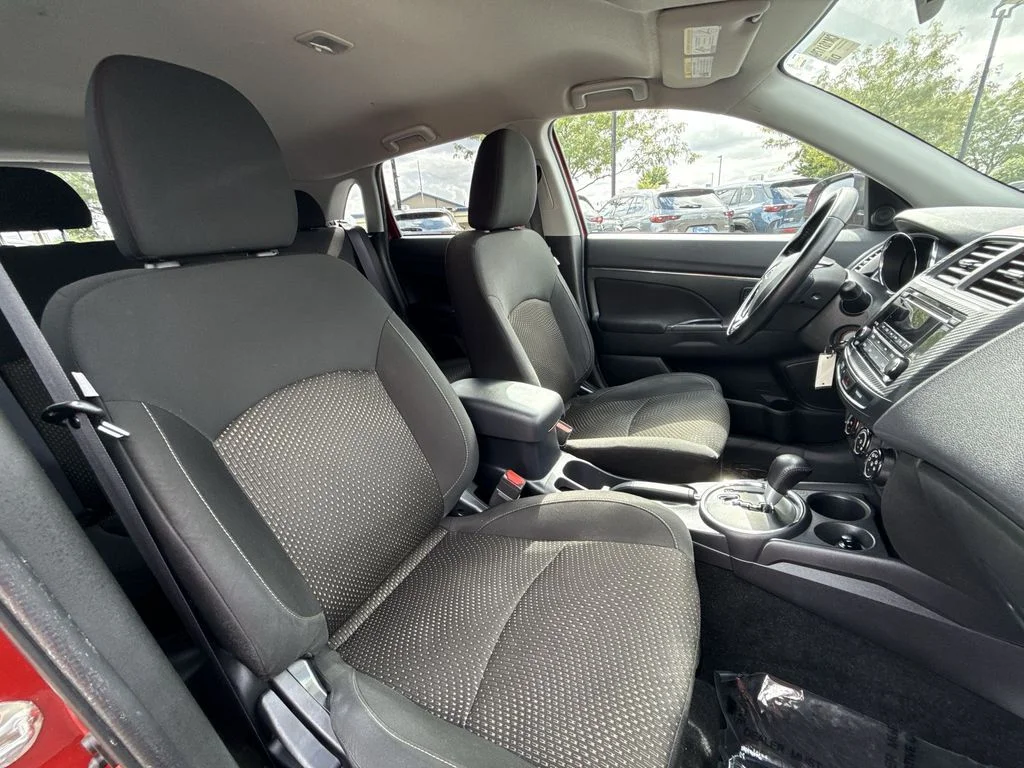 Used 2016  Mitsubishi ES image 24