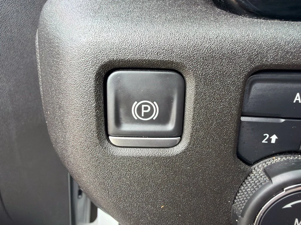 Used 2024 Summit White Chevrolet LT image 18