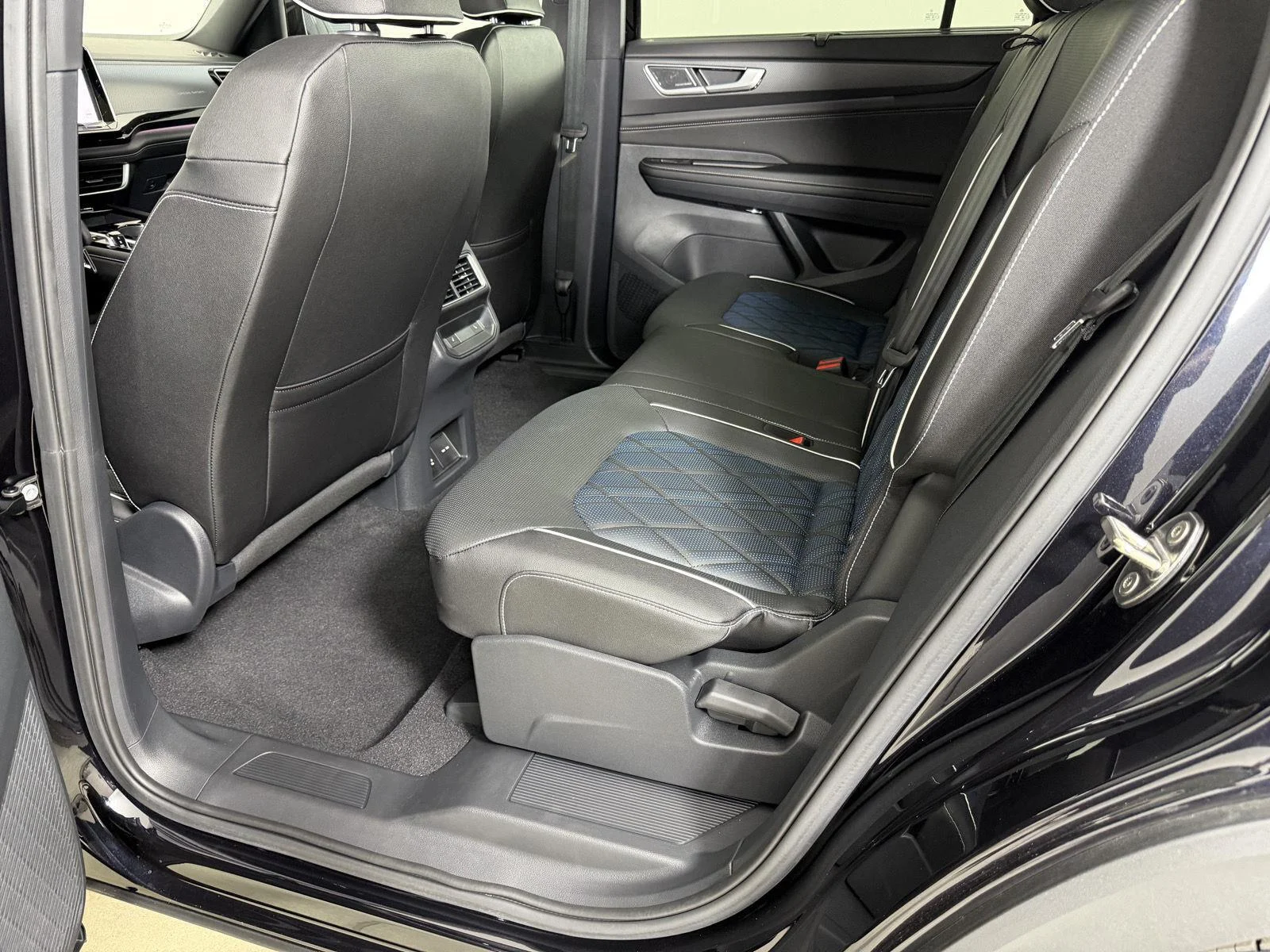 New 2026 Deep Black Pearl Volkswagen 2.0T SEL Premium R-Line image 22