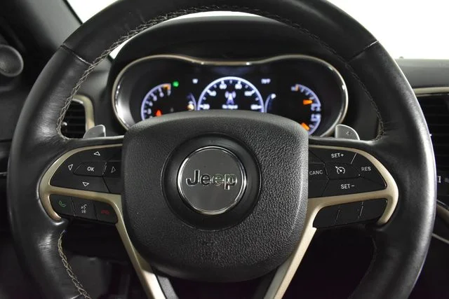 Used 2016 Silver Jeep Limited image 31