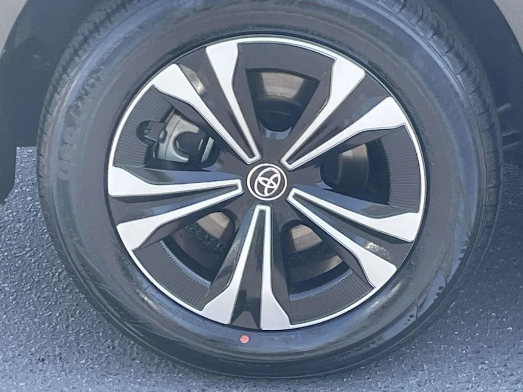 2024 Toyota bZ4X XLE - Photo 13