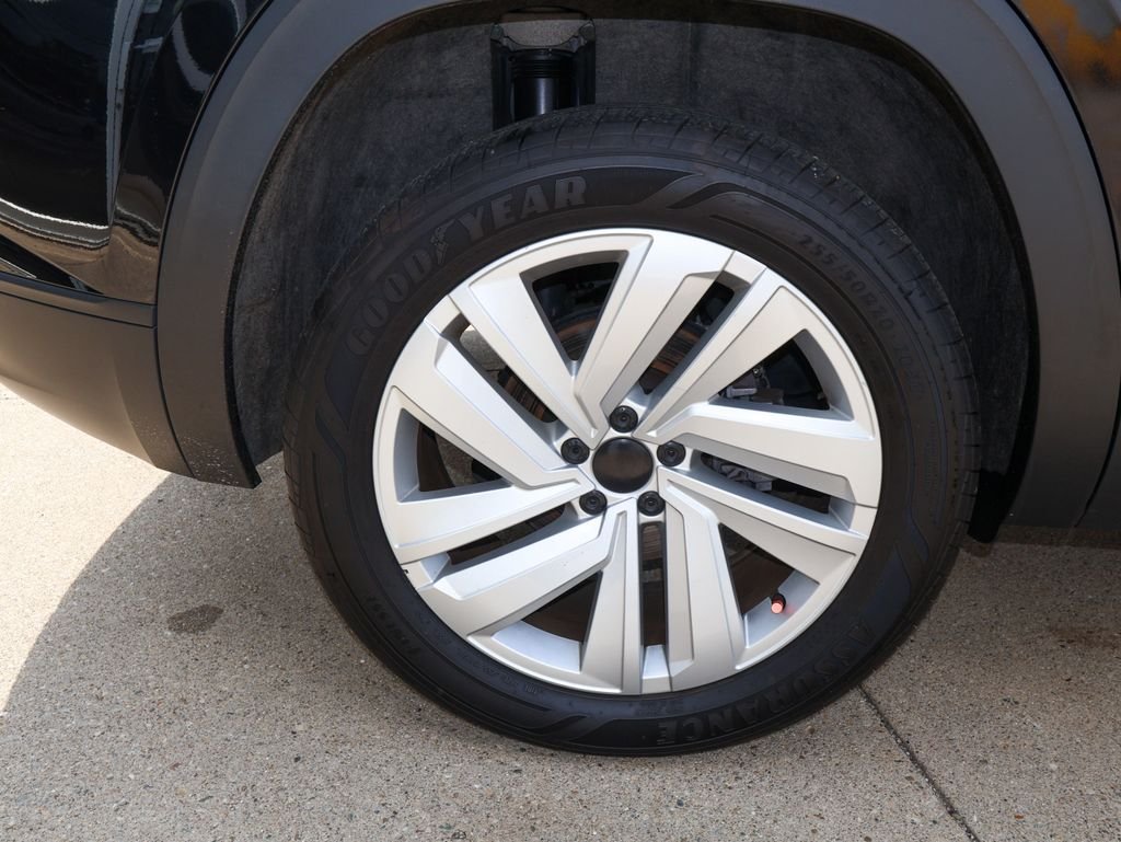 Certified Used 2020 Black Volkswagen 2.0T SE w/Technology image 9