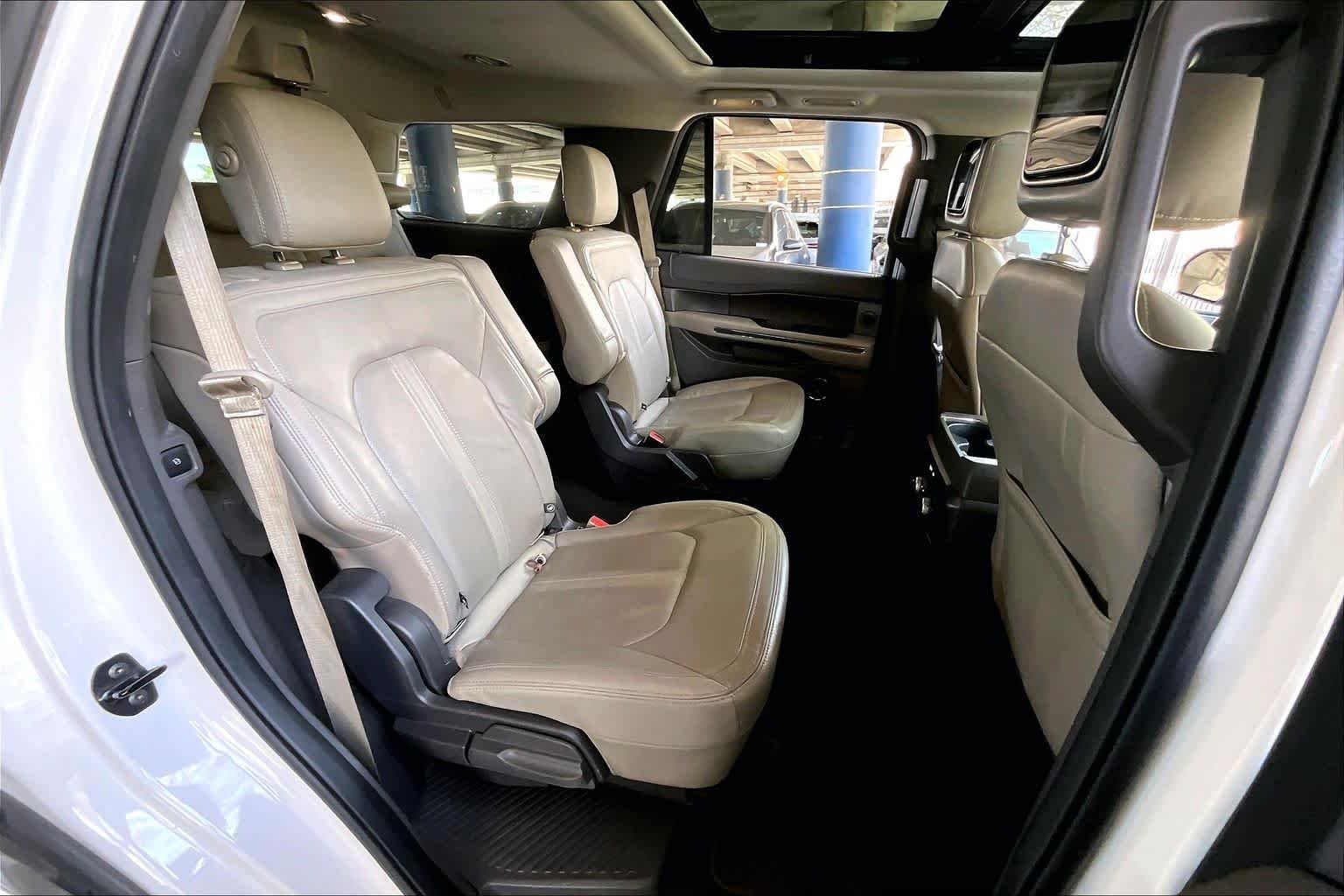 Used 2019 White Platinum Metallic Tri-Coat Ford Limited image 20