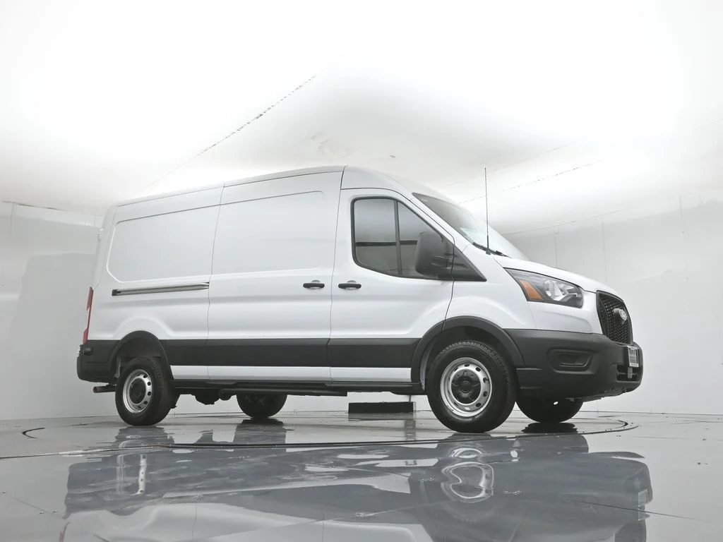 New 2026 Oxford White Ford Base image 3