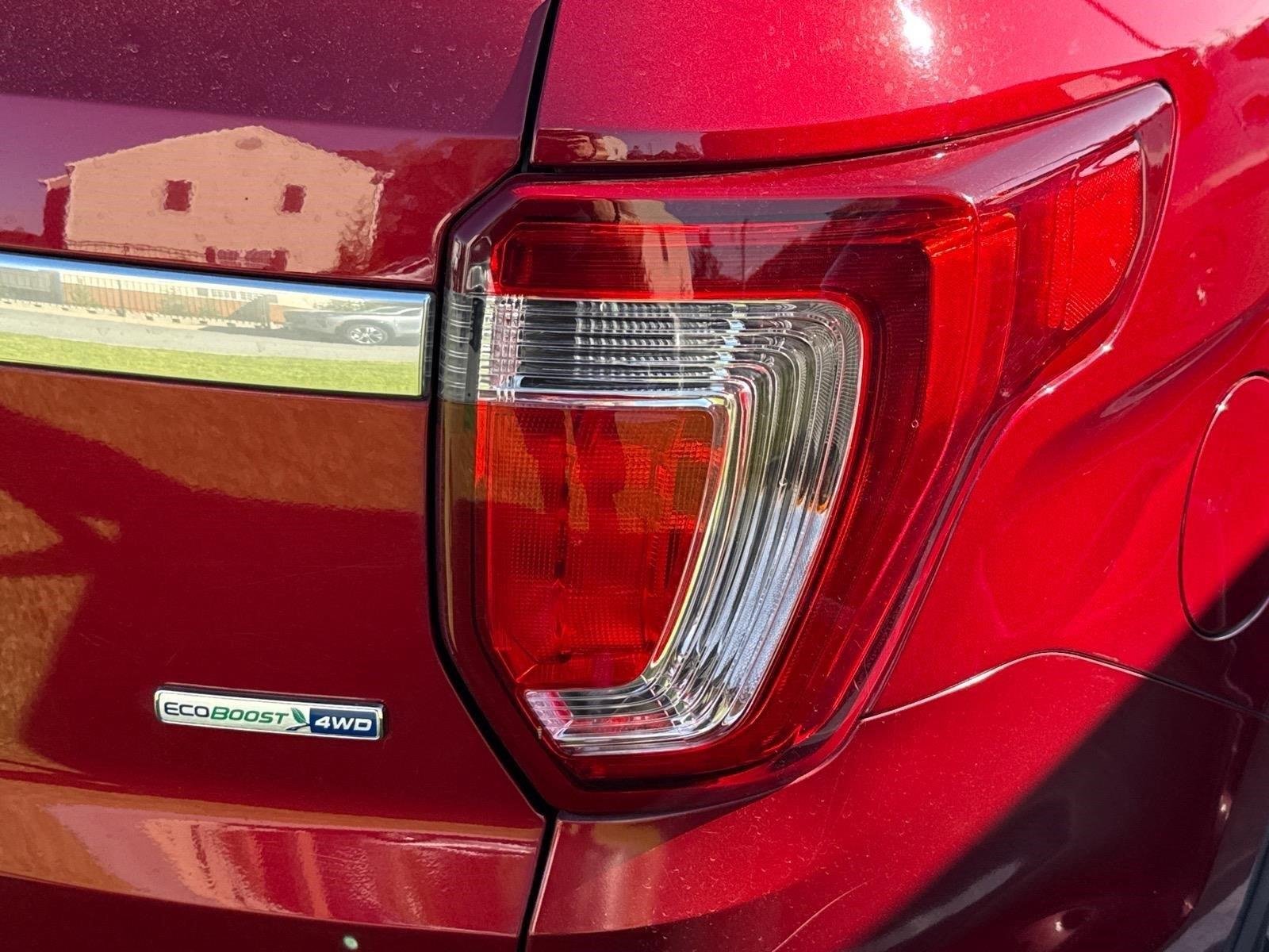 Used 2017 Ruby Red Metallic Tinted Clearcoat Ford Platinum image 18