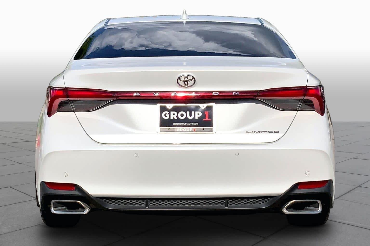Used 2022 Wind Chill Pearl Toyota Limited image 5