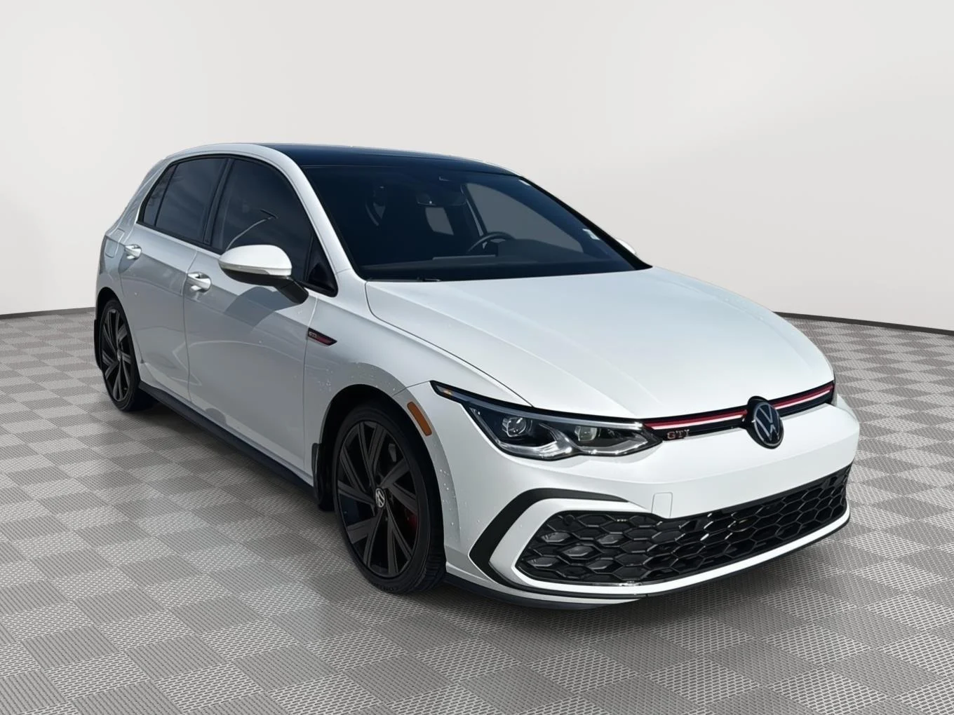 2023 Volkswagen Golf GTI 2.0T SE 4-door's photo