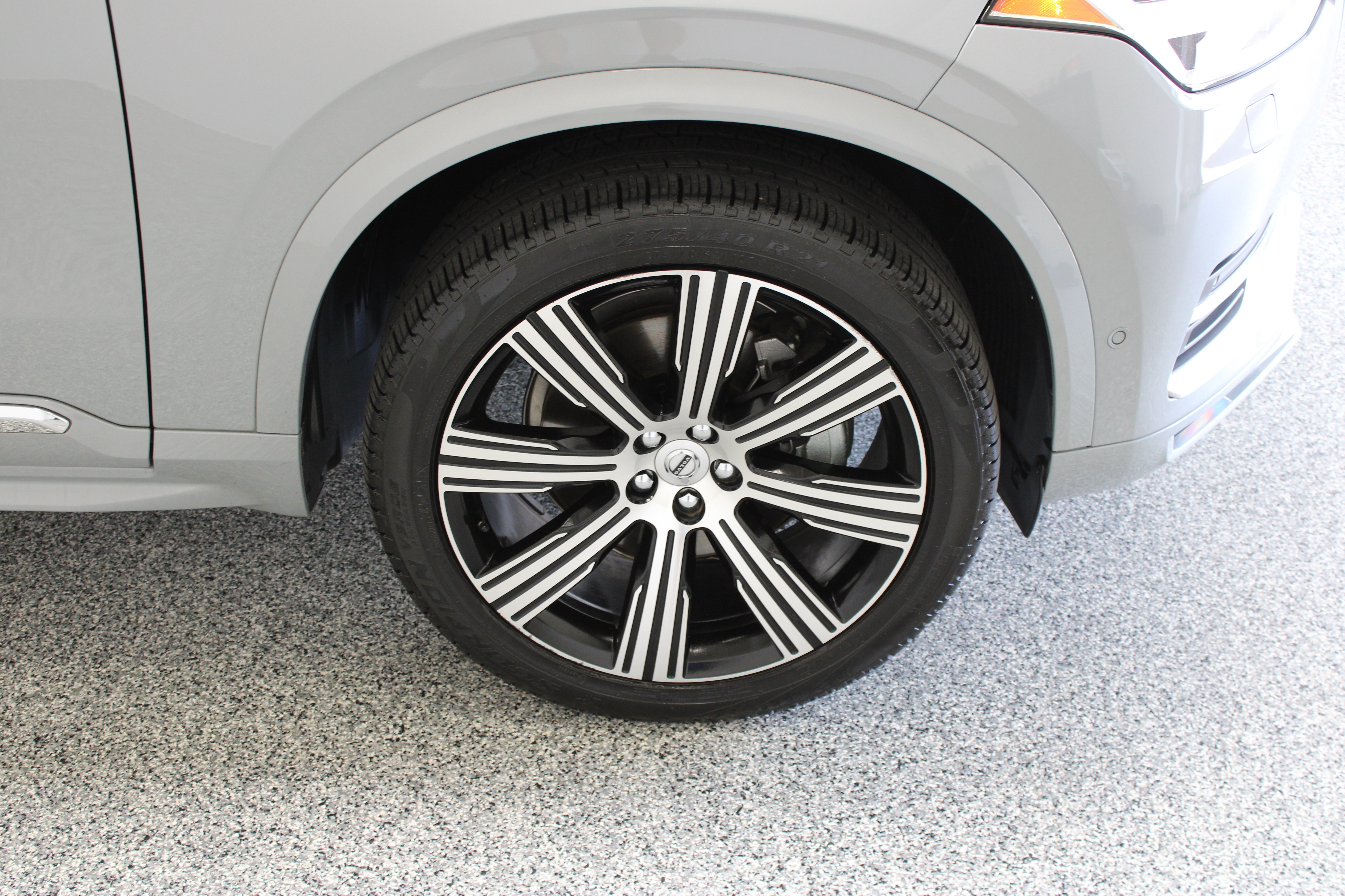 Used 2025 Vapour Grey Metallic Volvo Ultra 2.0T/Electric image 5