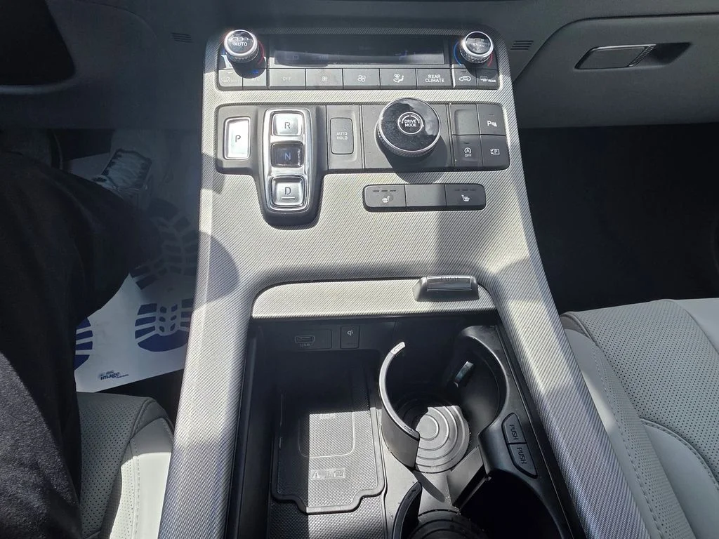 Used 2025 White Hyundai SEL image 17