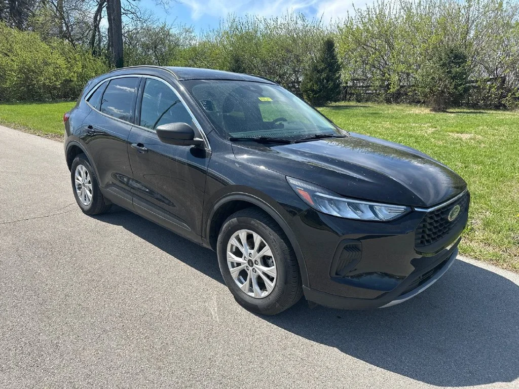 Used 2023 Black Ford Active image 1
