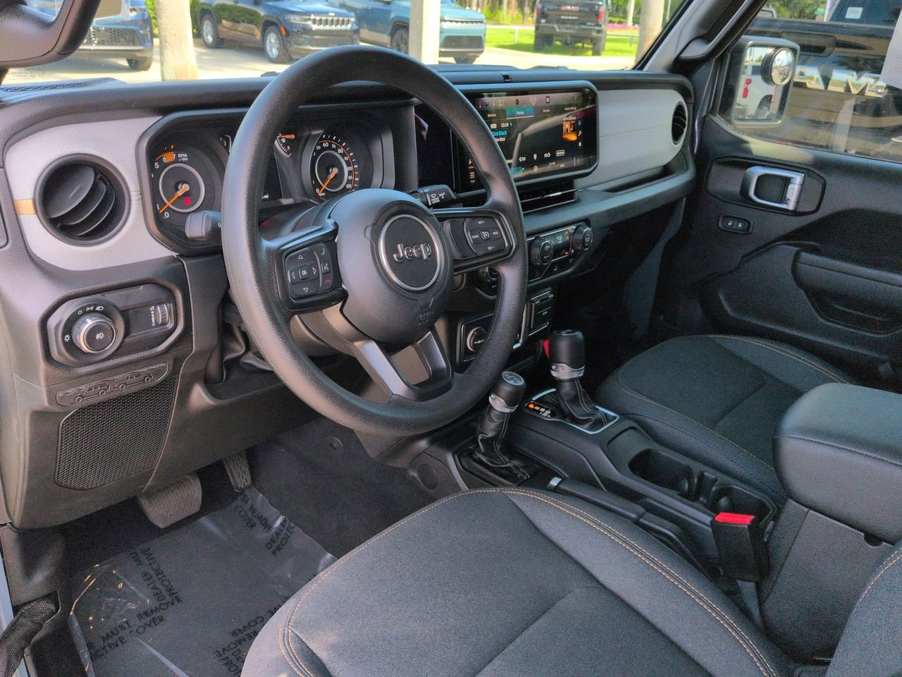 Certified Used 2025 Anvil Clear Coat Jeep Sport image 15