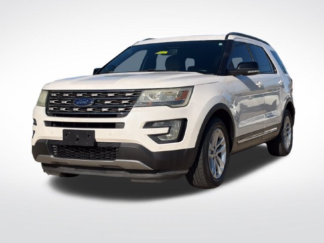 Used 2016 White Platinum Clearcoat Metallic Ford XLT image 1