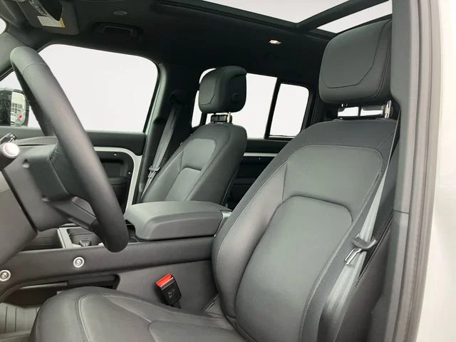 Used 2024 White Land Rover Outbound image 9
