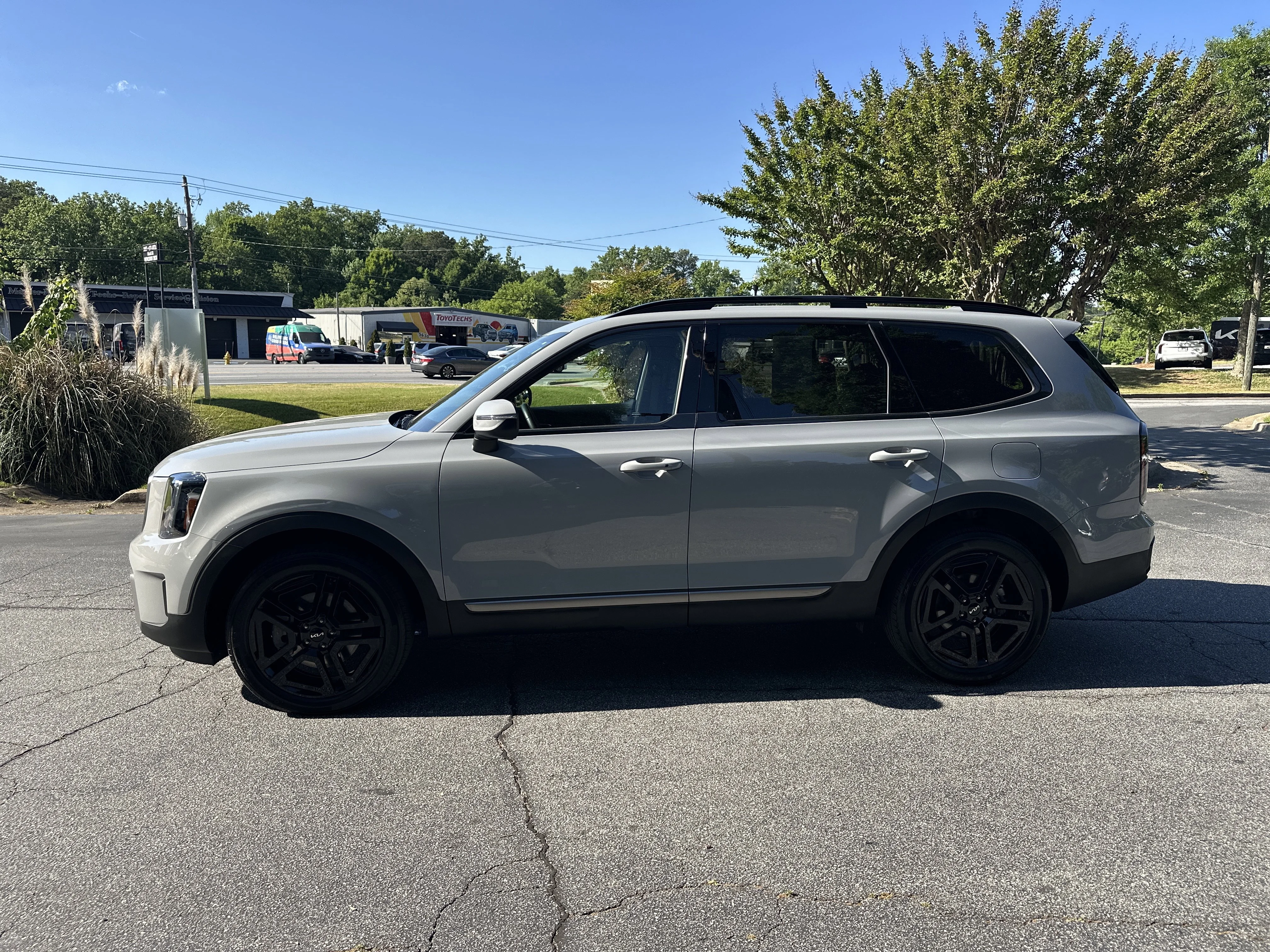 Certified Used 2023 Wolf Gray Kia EX X-Line image 9