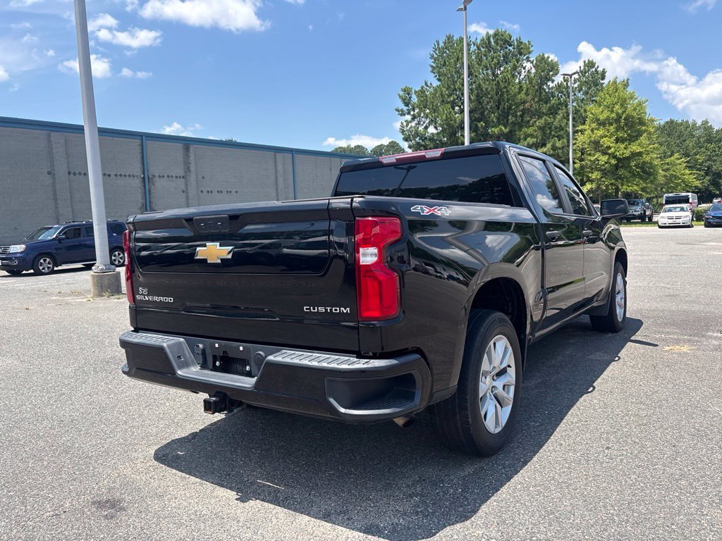 Used 2022 Black Chevrolet Custom image 18