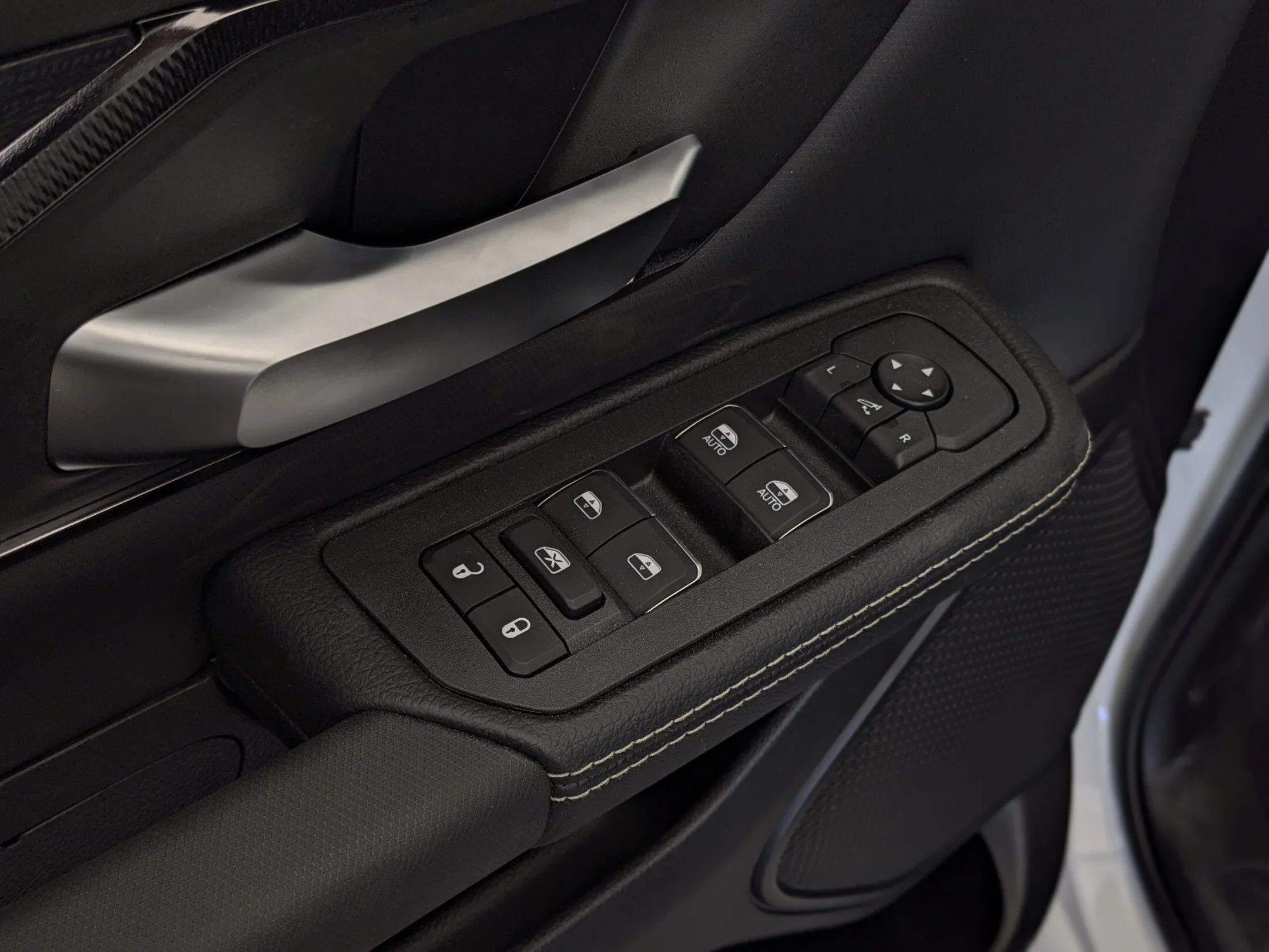New 2026 White RAM Sport - - 2in Level Kit - Radar Renegade RT Tires - Tonneau Cover - Pano Sunroof & More! image 15