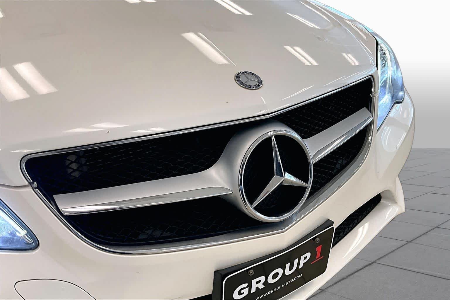 Used 2016 designo Diamond White Metallic Mercedes-Benz E 400 image 27