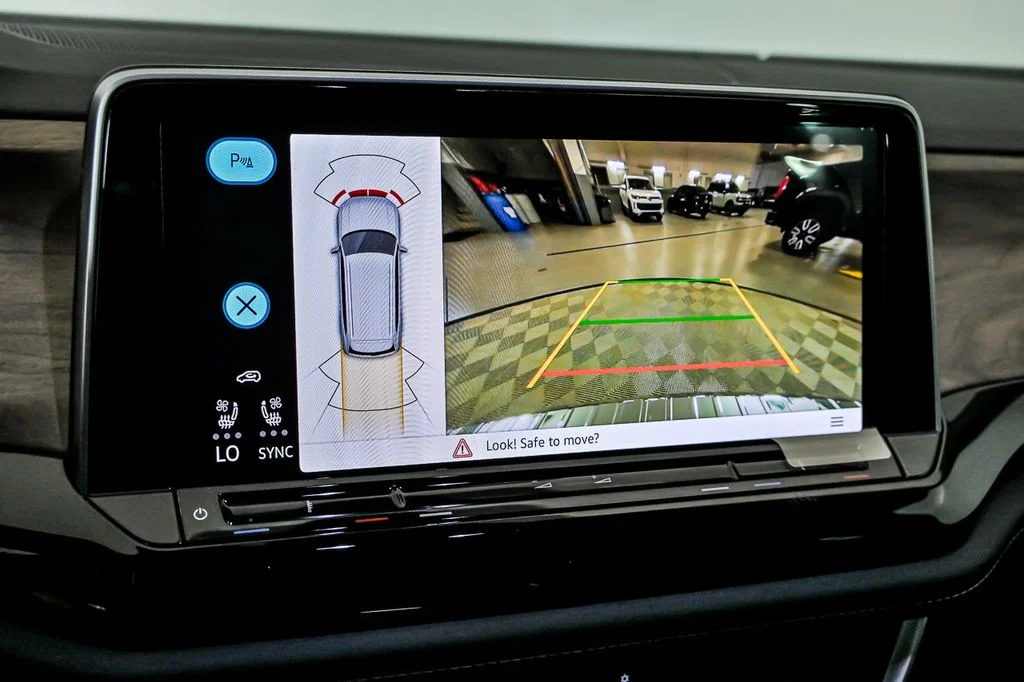 New 2026 Green Volkswagen 2.0T SE w/Technology image 13