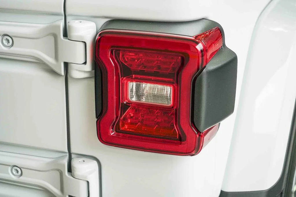 New 2026 Bright White Clear-Coat Exterior Paint Jeep Sahara image 7