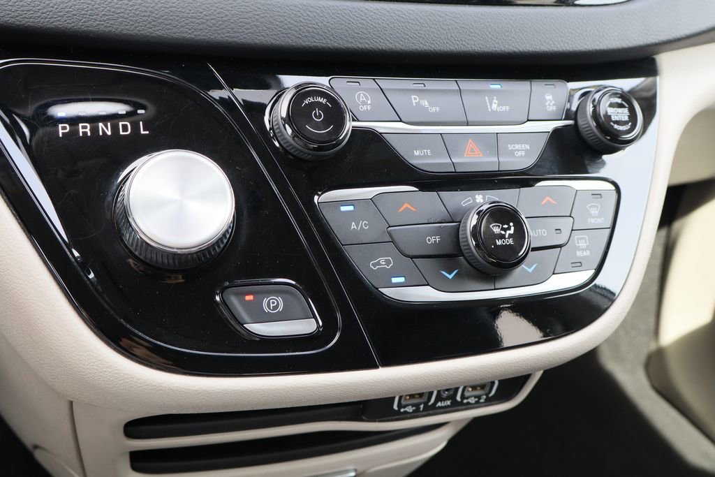 2023 Chrysler Pacifica Touring L - Photo 17