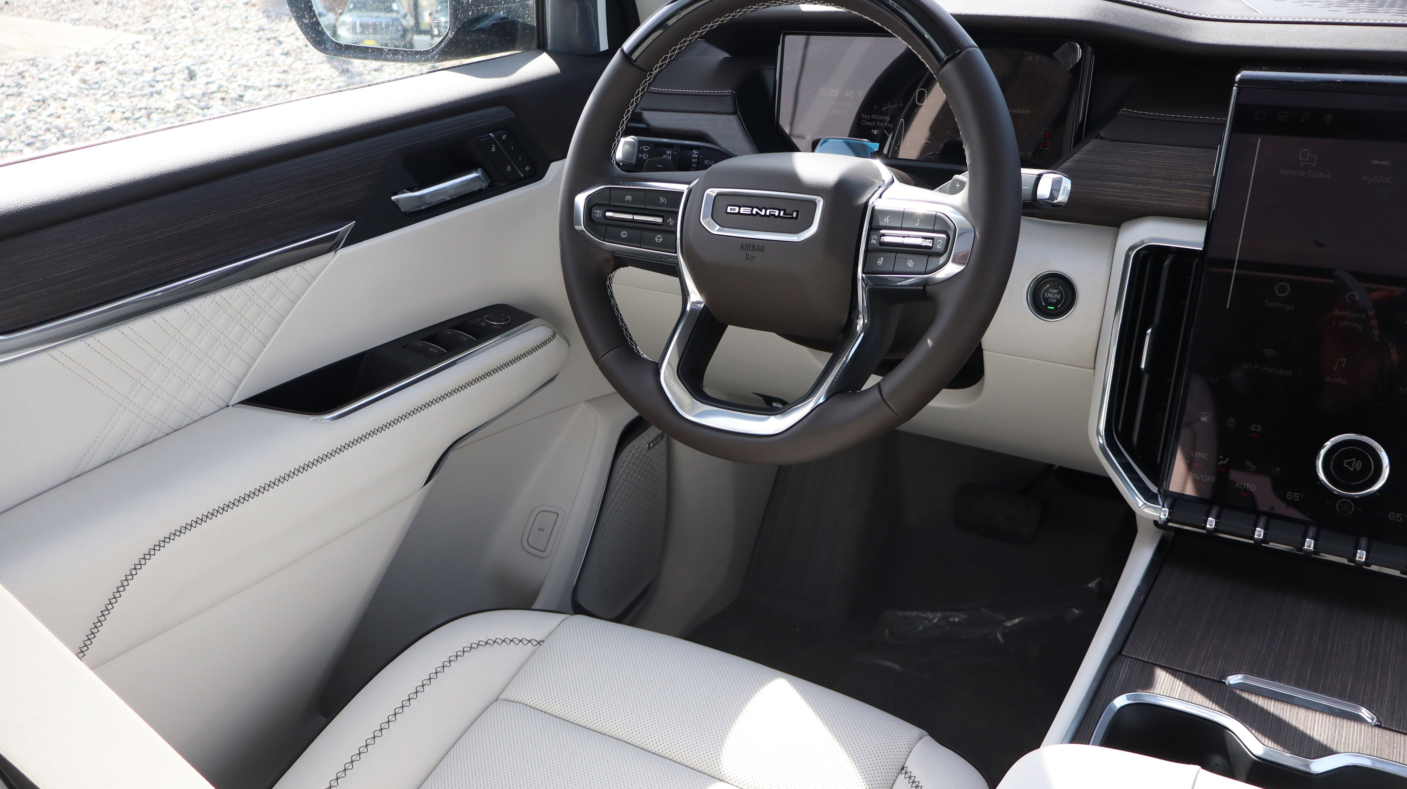 2026 GMC Acadia Denali - Photo 9