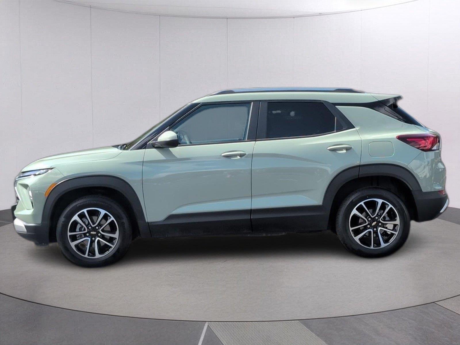 Used 2025 Cacti Green Chevrolet LT image 2