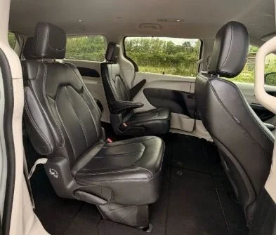 Used 2023 White Chrysler Touring L image 9