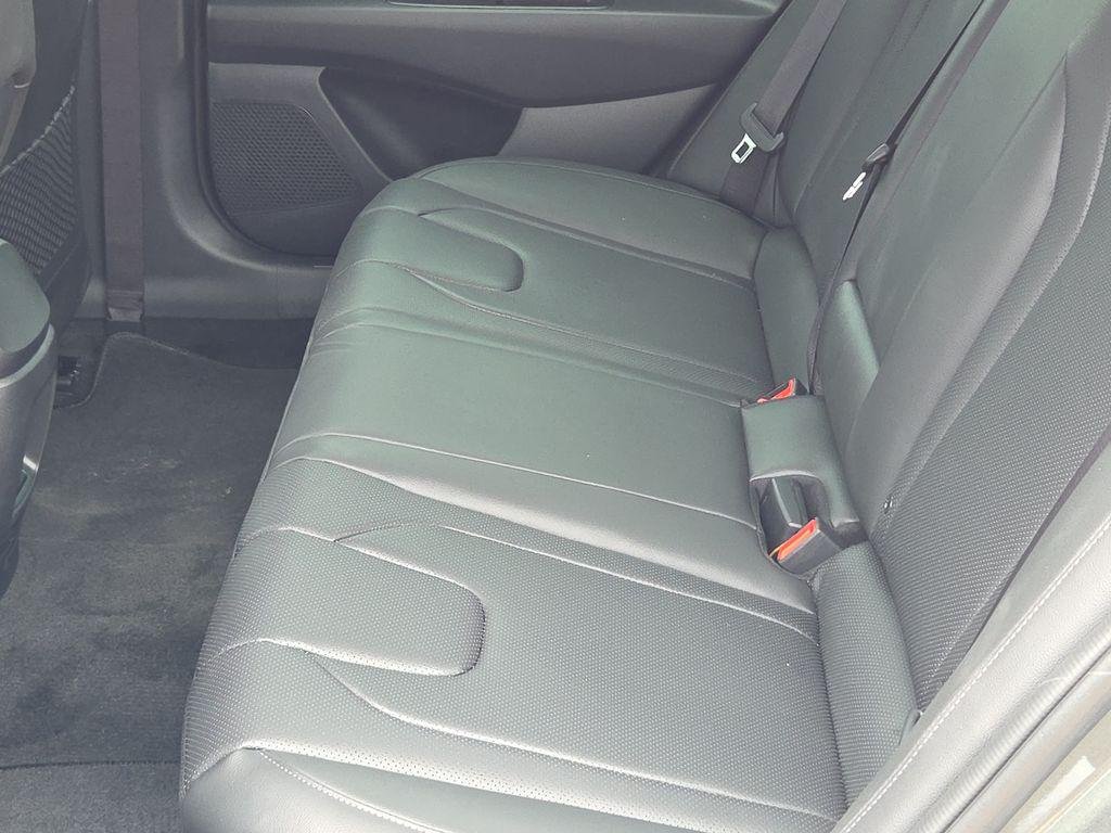 2025 Hyundai Elantra Limited - Photo 14