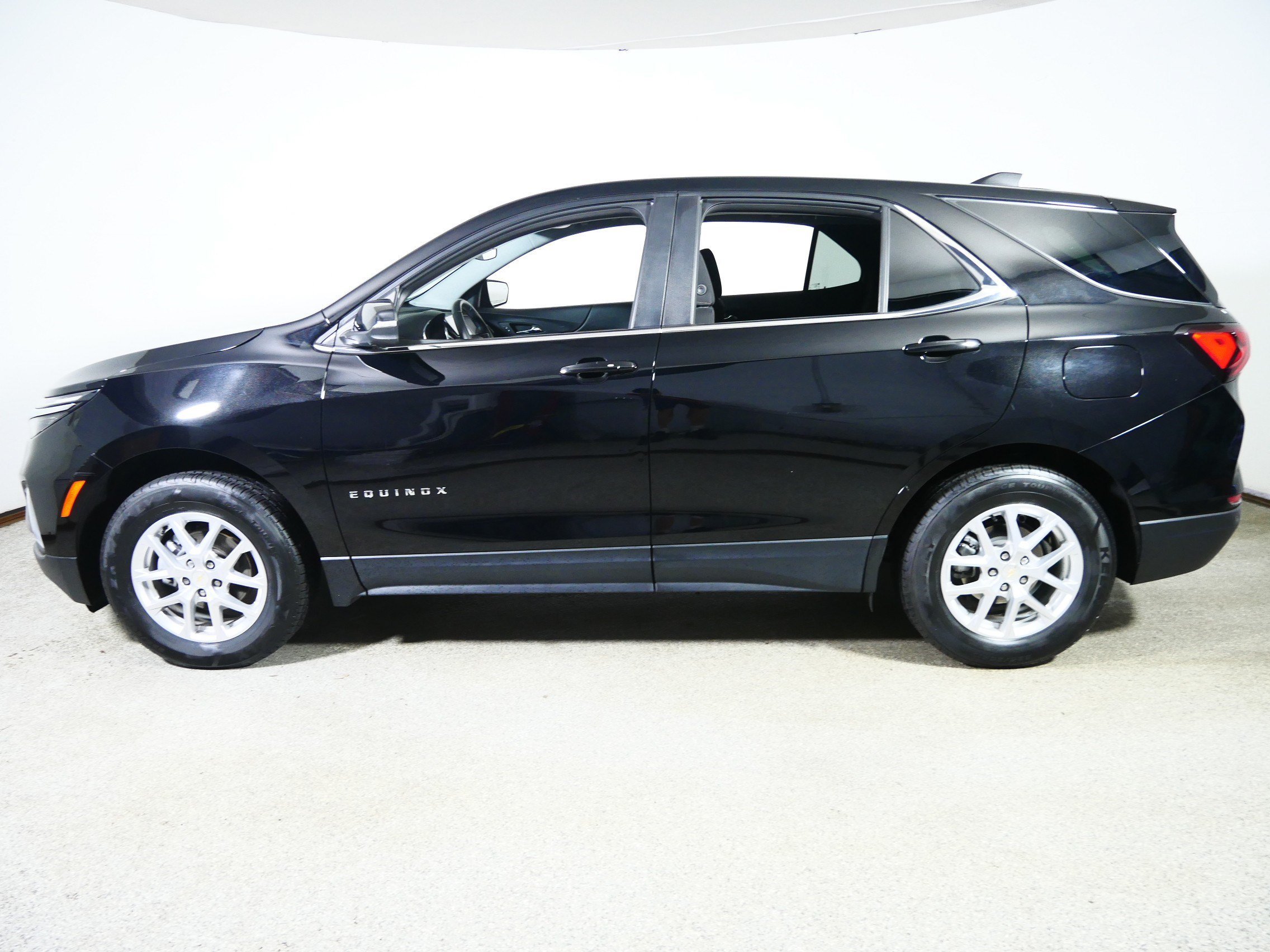 Used 2023 Mosaic Black Metallic Chevrolet LT image 4