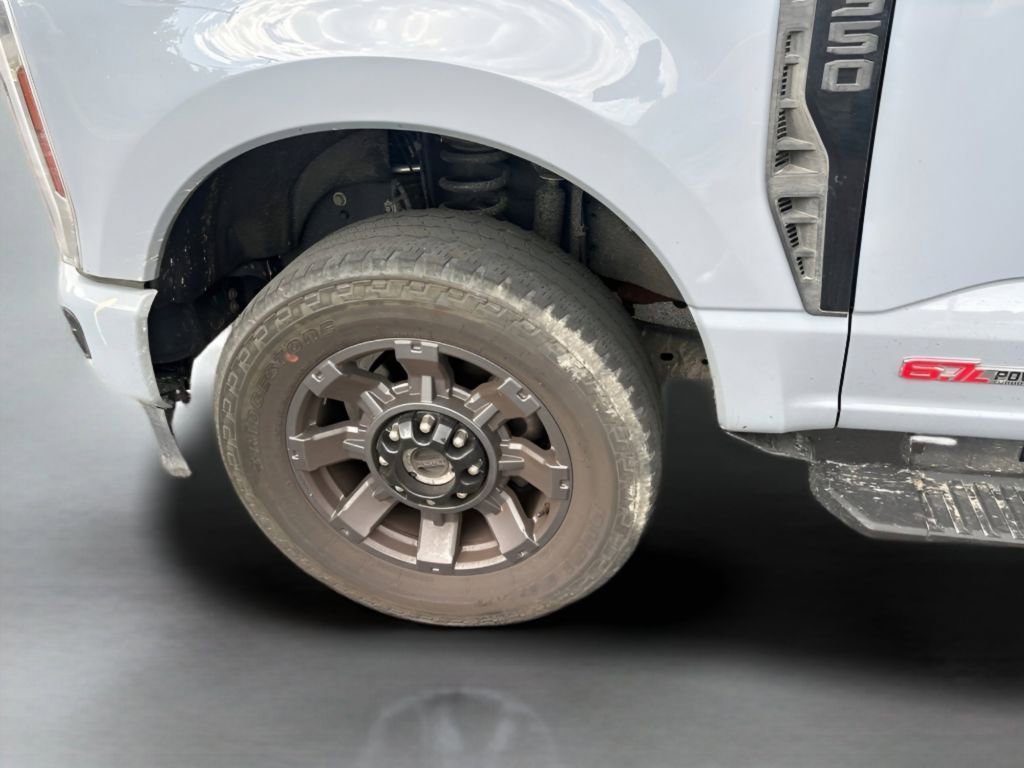 Used 2024 Gray Metallic Ford Lariat image 19