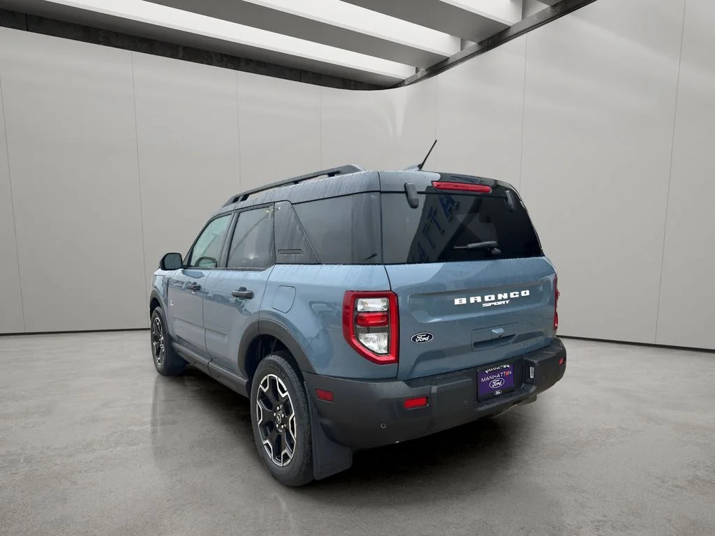 New 2026 Azure Gray Metallic Tri-Coat Ford Outer Banks® image 3
