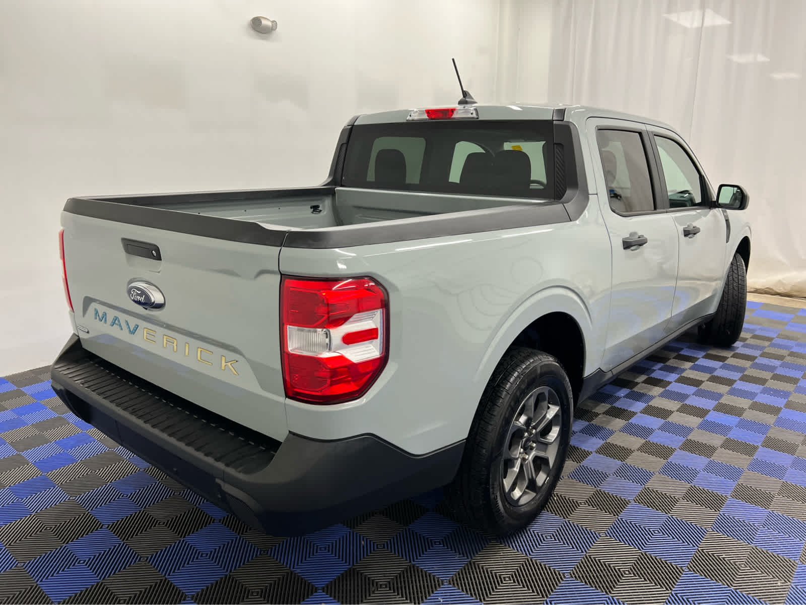 Used 2024 Cactus Gray Ford XLT image 5