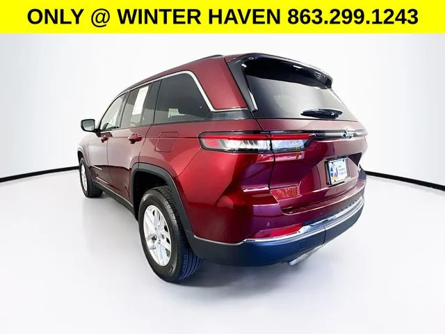 Used 2023 Red Jeep Laredo X image 5