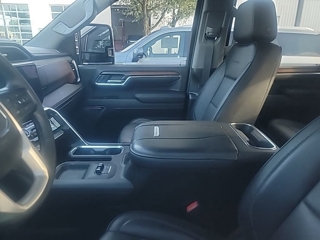 Used 2024 White GMC Denali image 4
