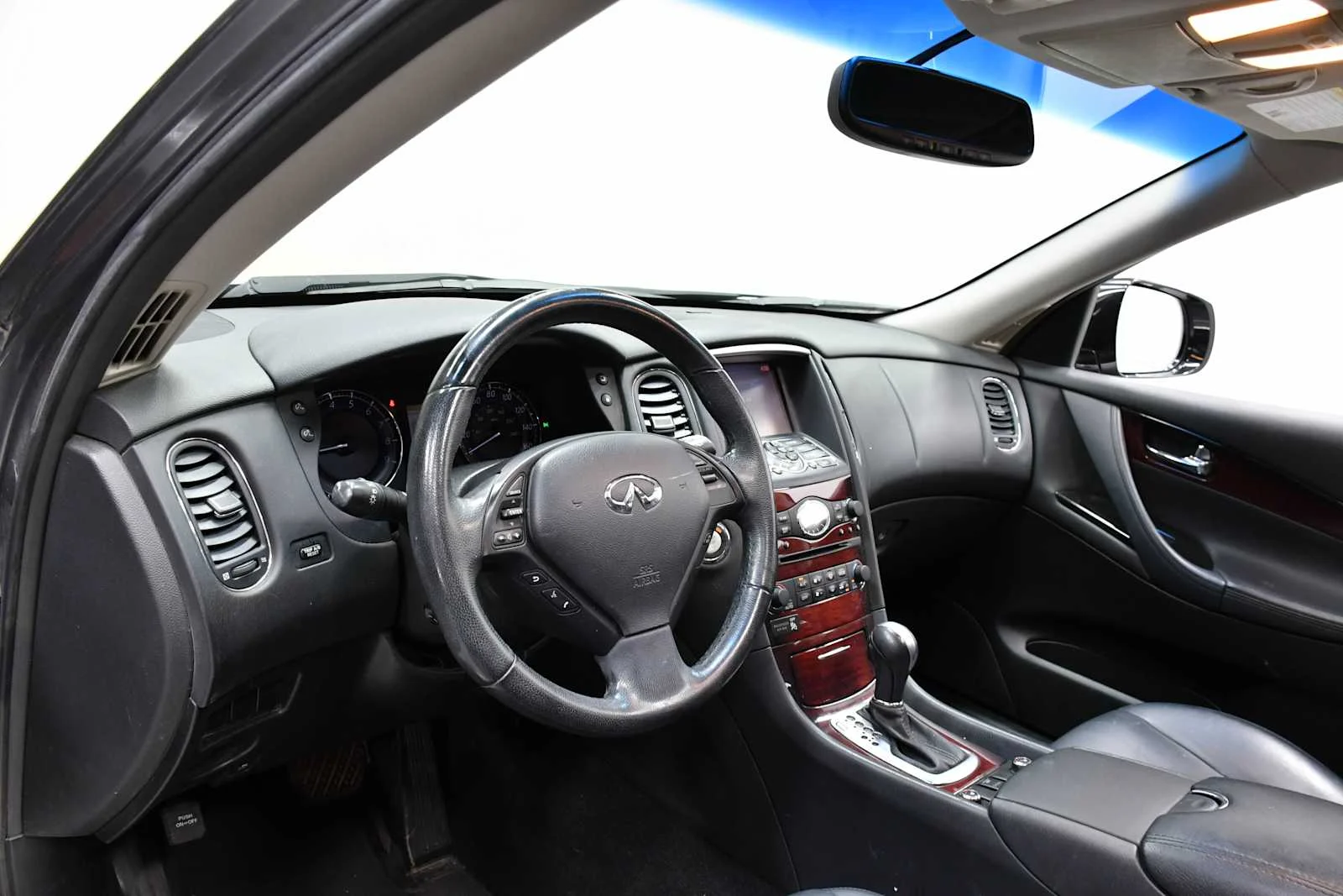 Used 2017 Graphite Shadow INFINITI  image 15