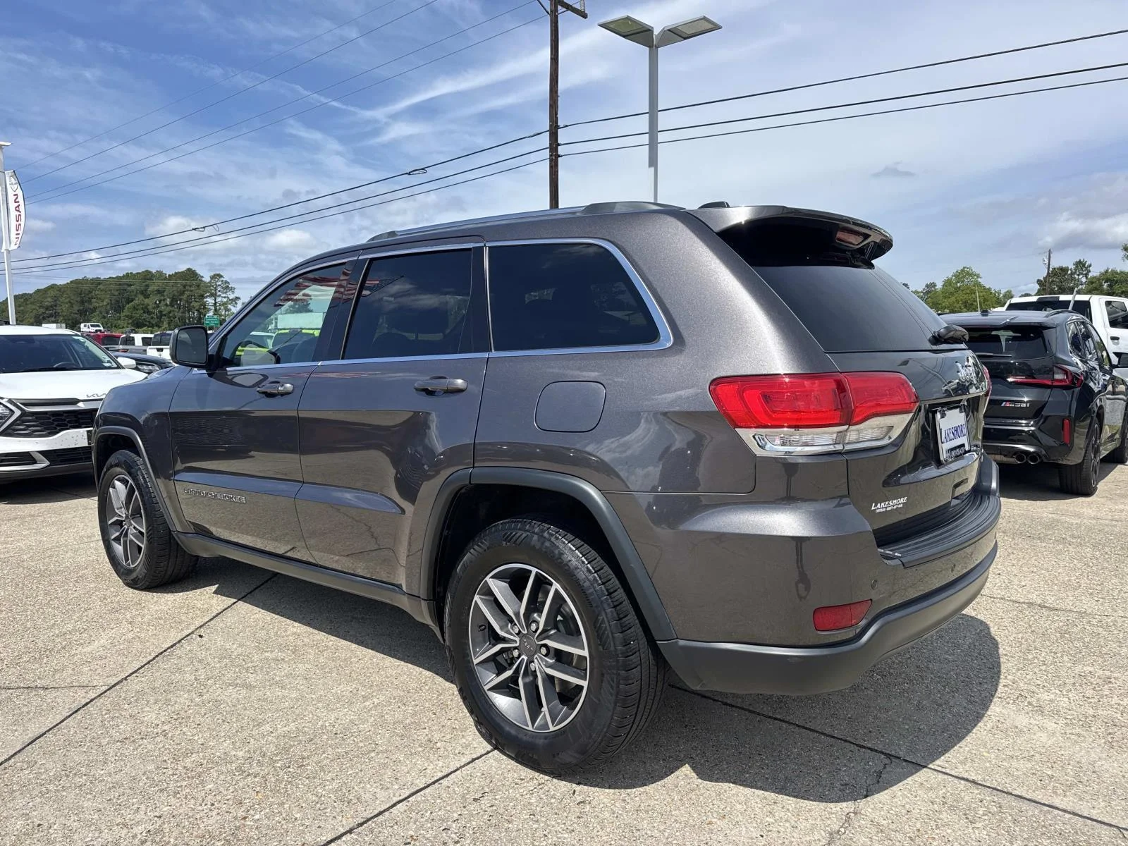 Used 2019 Granite Crystal Metallic Clearcoat Jeep Laredo E 4x2 image 5