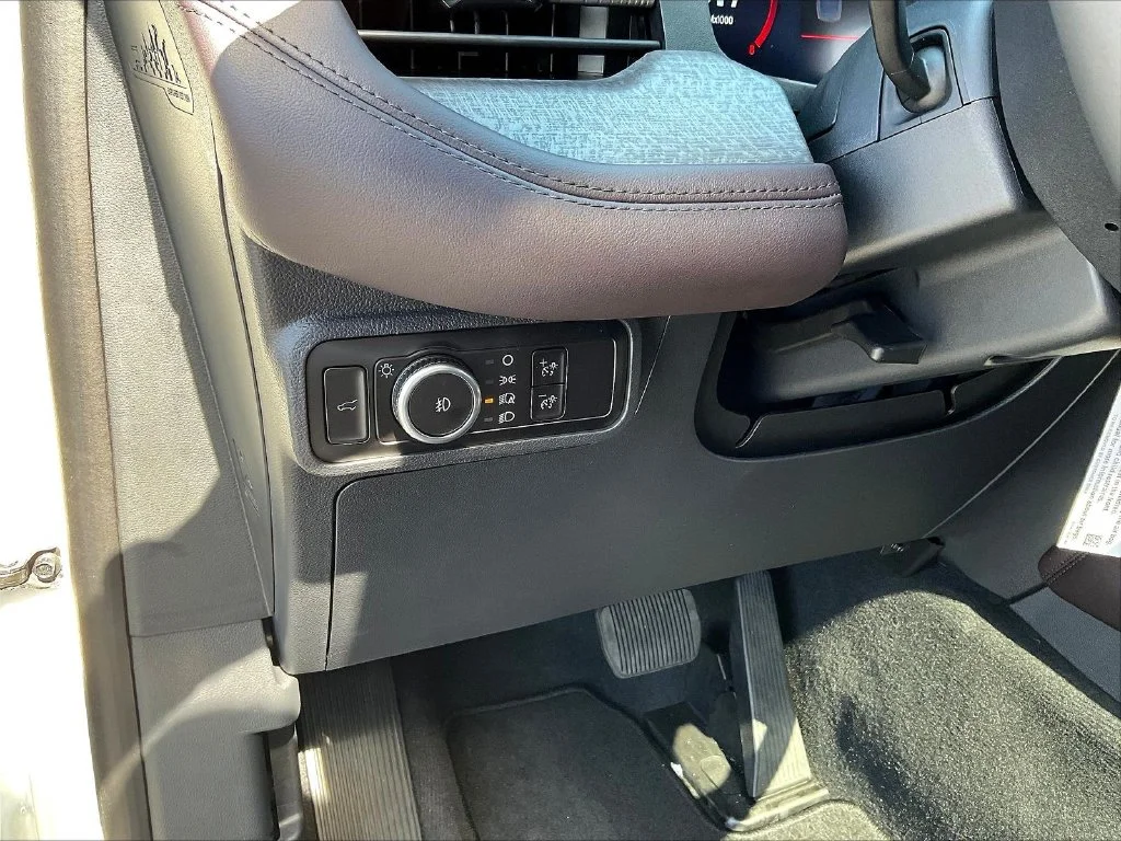 New 2026 Star White Metallic Tri-Coat Ford Platinum™ image 30
